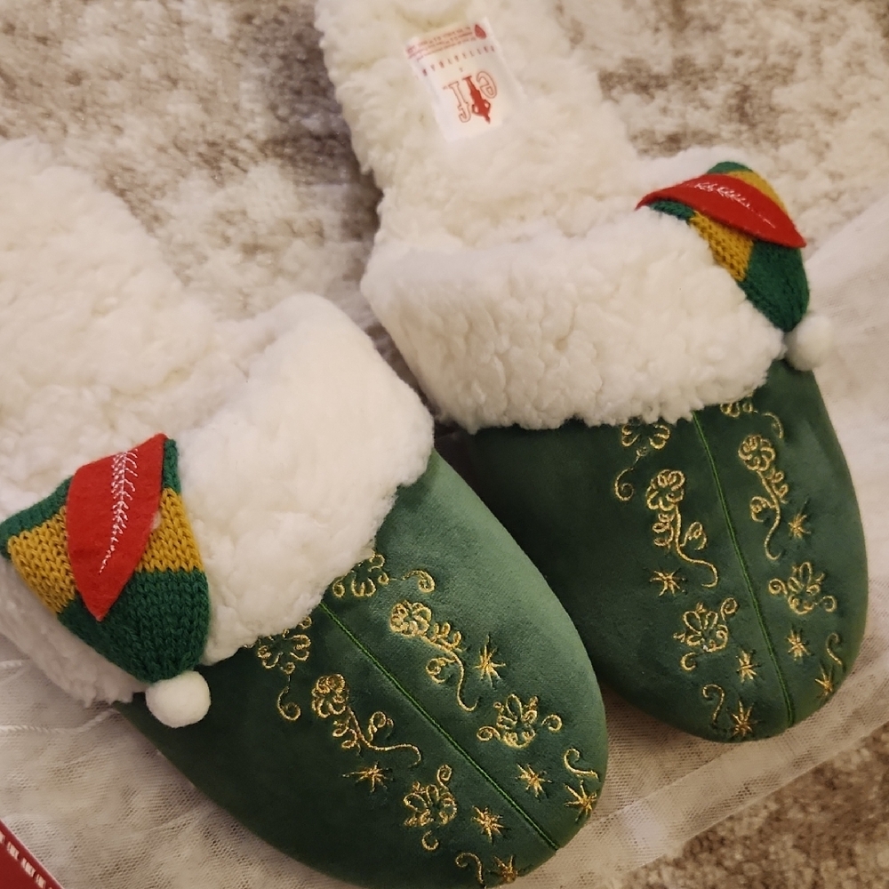 NWT Pottery Barn ELF Green and White Embroidered Slippers - Picture 4 of 6